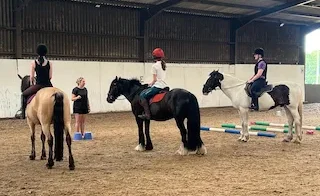 horse riding group lesson hewshott